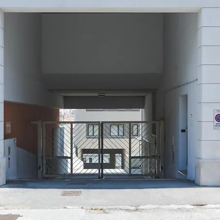 Hurban Capitolina Terrace Park Apartment *